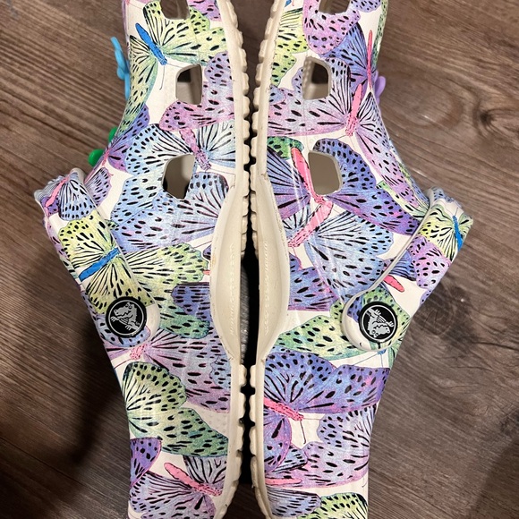 Butterfly Crocs - Picture 5 of 7